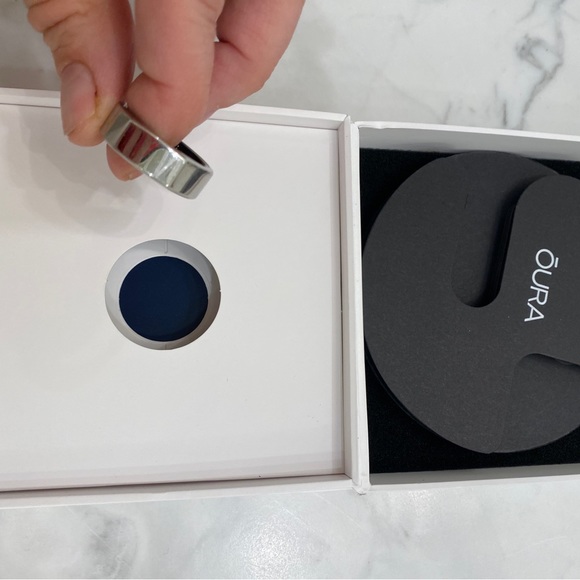 Oura Ring, Gen 3 - Picture 3 of 9